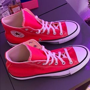 Pink chuck Taylor converse all star